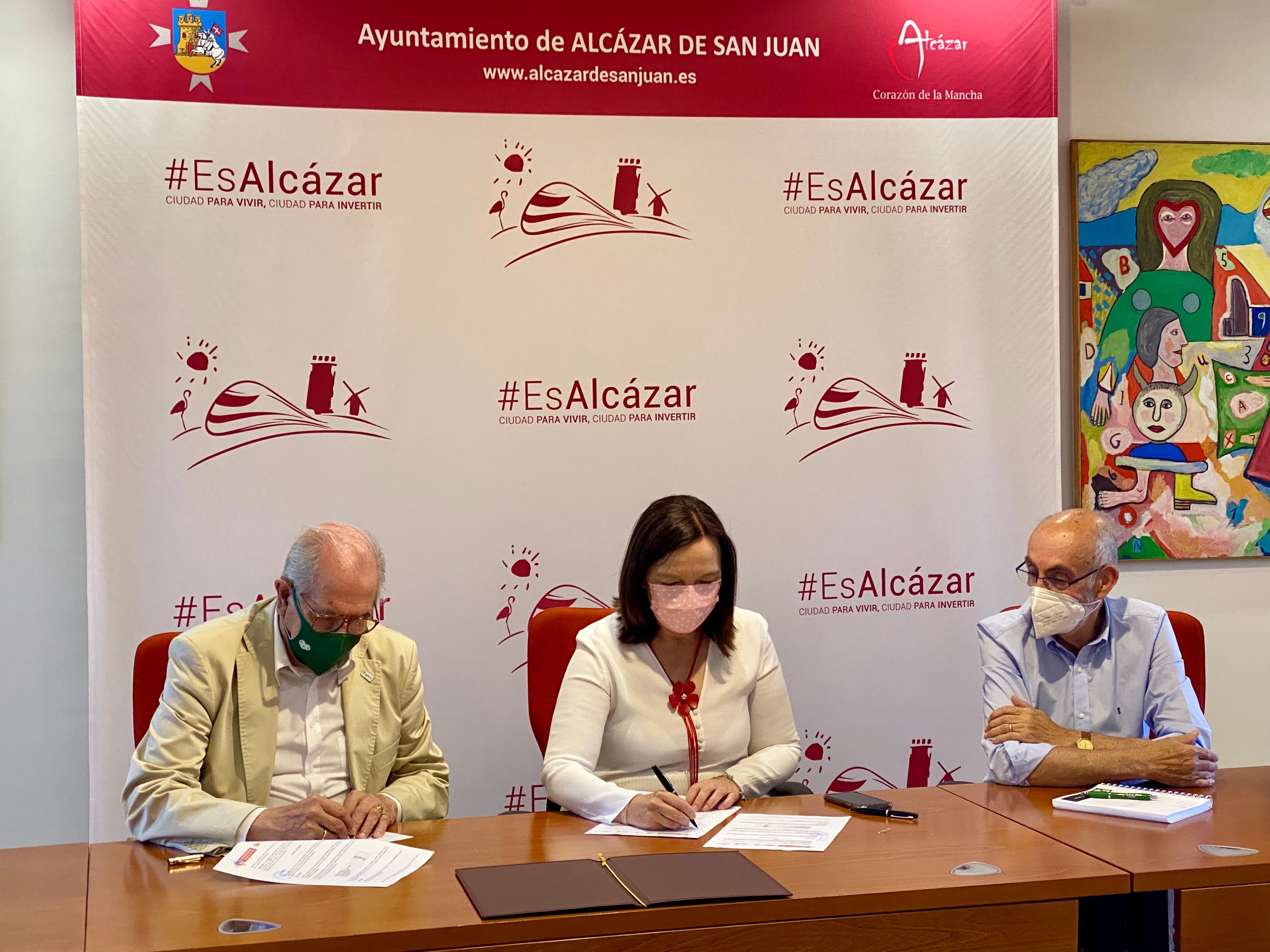 El Ayuntamiento de Alcázar y la Asociación Española contra el Cáncer (AECC) renuevan el convenio de colaboración anual El Ayuntamiento de Alcázar y la Asociación Española contra el Cáncer (AECC) renuevan el convenio de colaboración anual