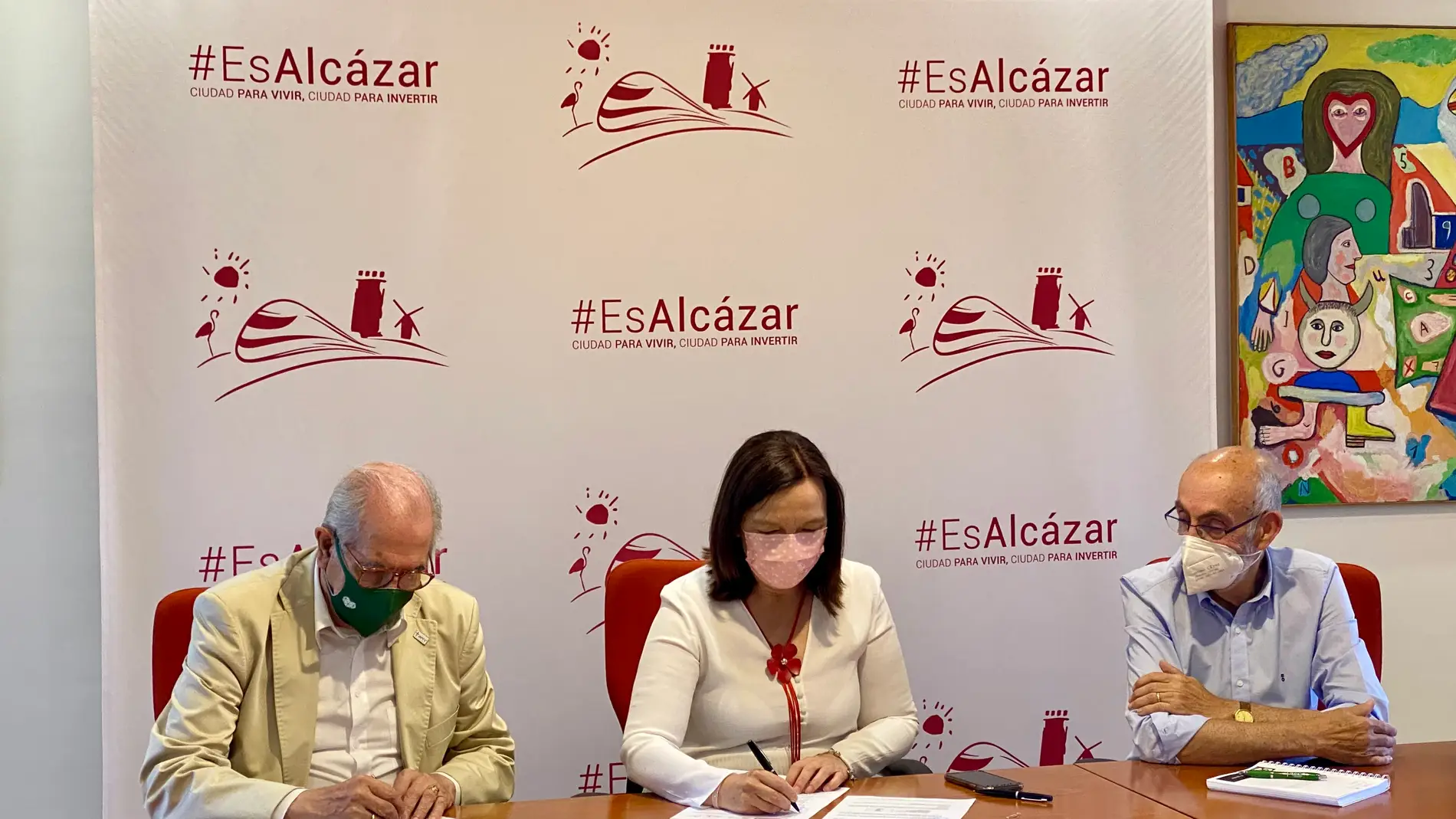 El Ayuntamiento de Alcázar y la Asociación Española contra el Cáncer (AECC) renuevan el convenio de colaboración anual