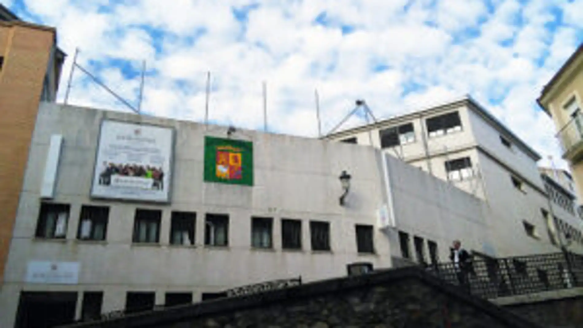 El ayuntamiento de Cáceres paraliza la cesión de suelo al colegio Paideuterion y otros centros concertados