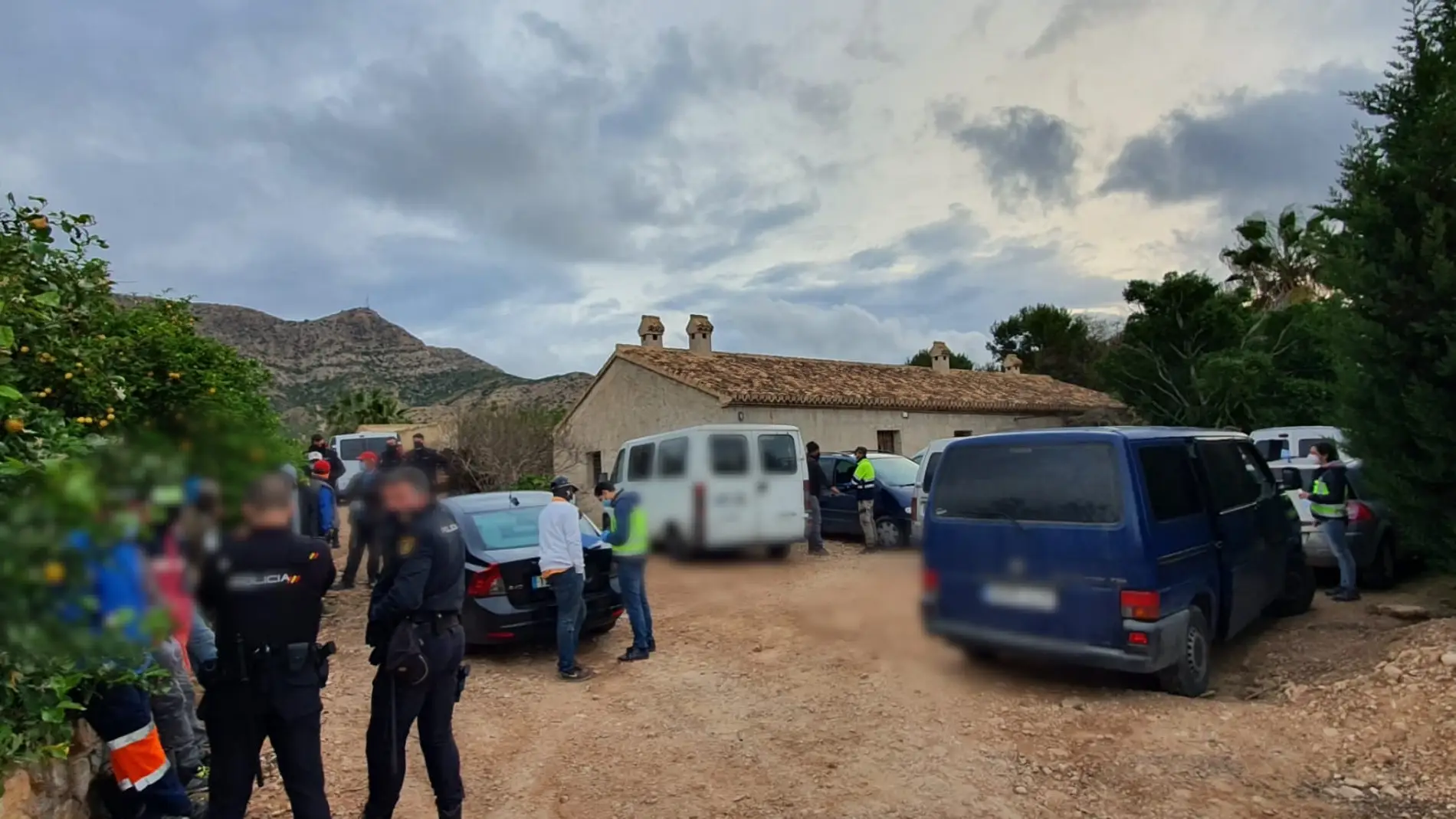 La Policía Nacional inspecciona una finca agraria en Torrepacheco en la que se explotaba a los trabajadores extranjeros