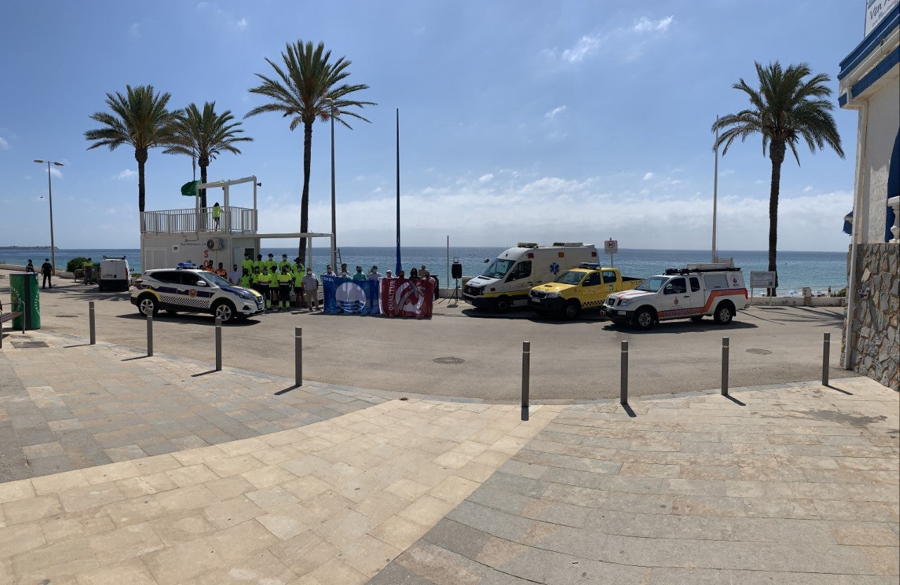 Comienza el servicio de socorrismo en las playas y se izan las Banderas Azules y Qualitur Comienza el servicio de socorrismo en las playas y se izan las Banderas Azules y Qualitur