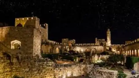 "Jerusalén, santa y cautiva" Tercera edición del libro de Mikel Ayestarán.