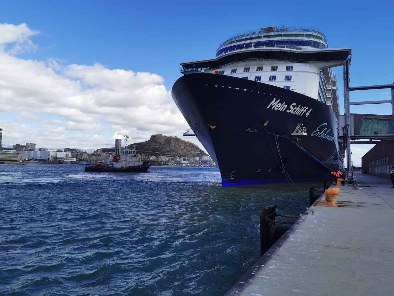 El Puerto de Alicante inaugura la temporada de cruceros con una escala del ‘Mein Schiff 2’ El Puerto de Alicante inaugura la temporada de cruceros con una escala del ‘Mein Schiff 2’