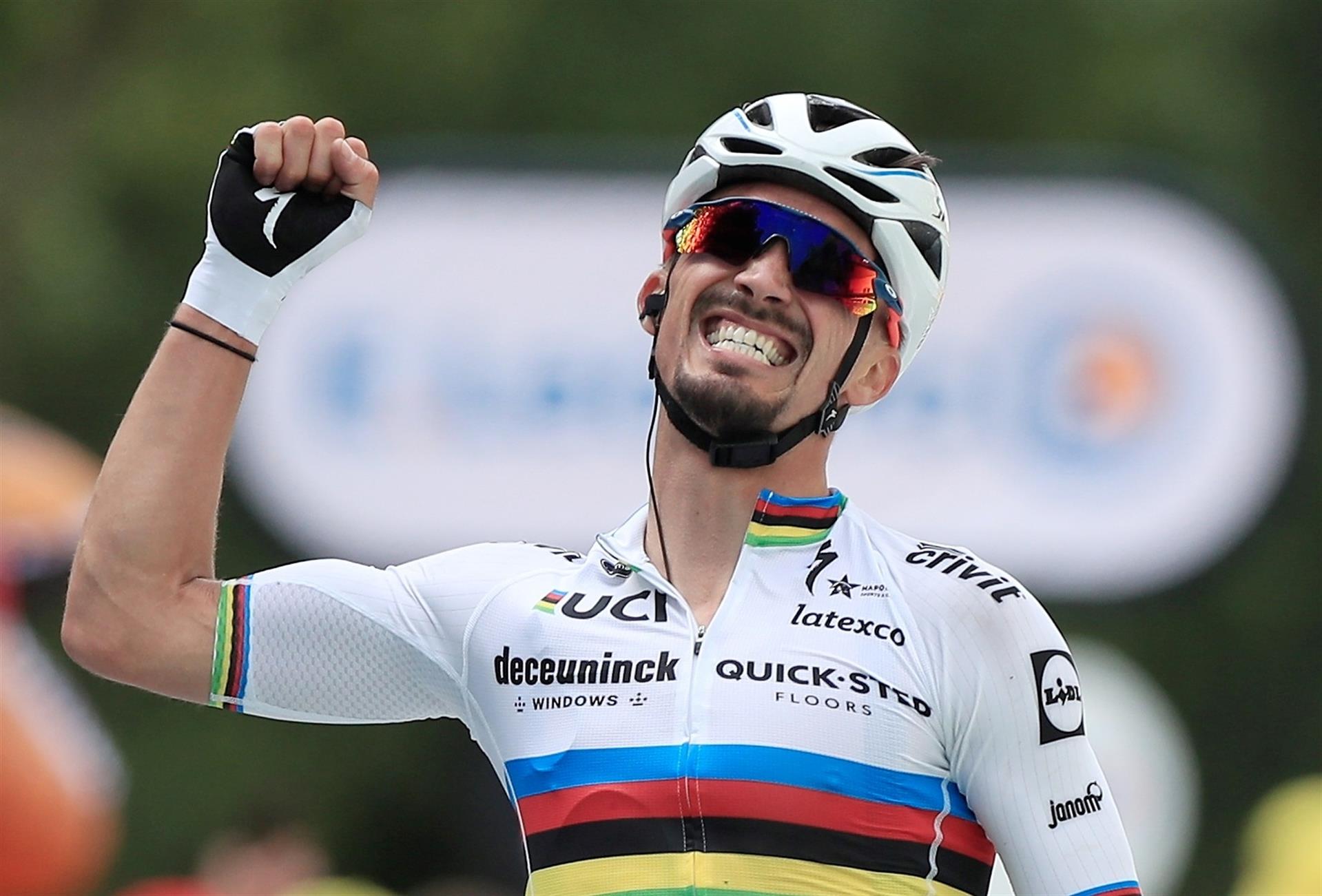 Alaphilippe viste su arcoíris con el primer maillot amarillo del Tour Alaphilippe viste su arcoíris con el primer maillot amarillo del Tour