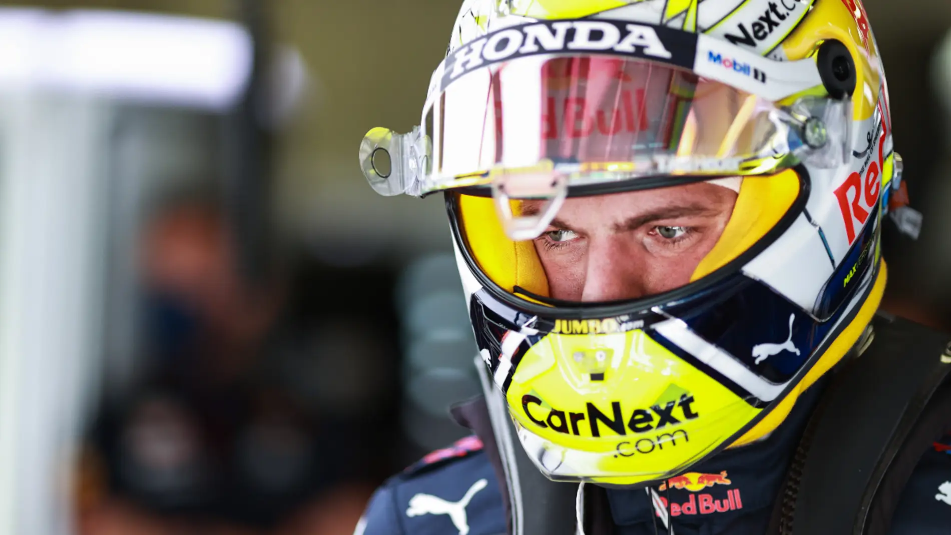 Max Verstappen, bajo su casco