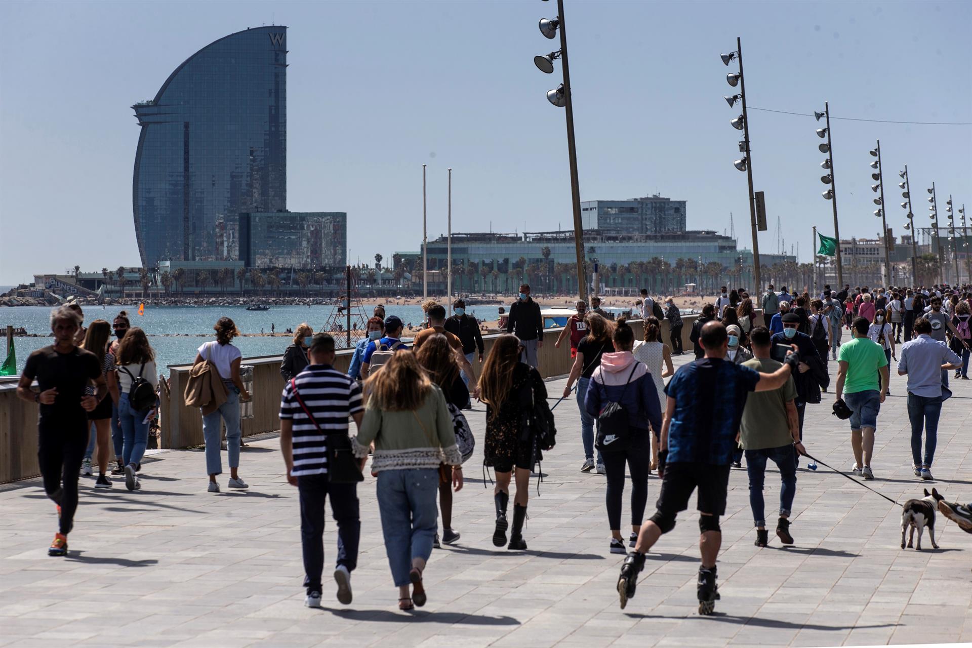Cataluña eliminará la mayoría de restricciones a partir del viernes Cataluña eliminará la mayoría de restricciones a partir del viernes