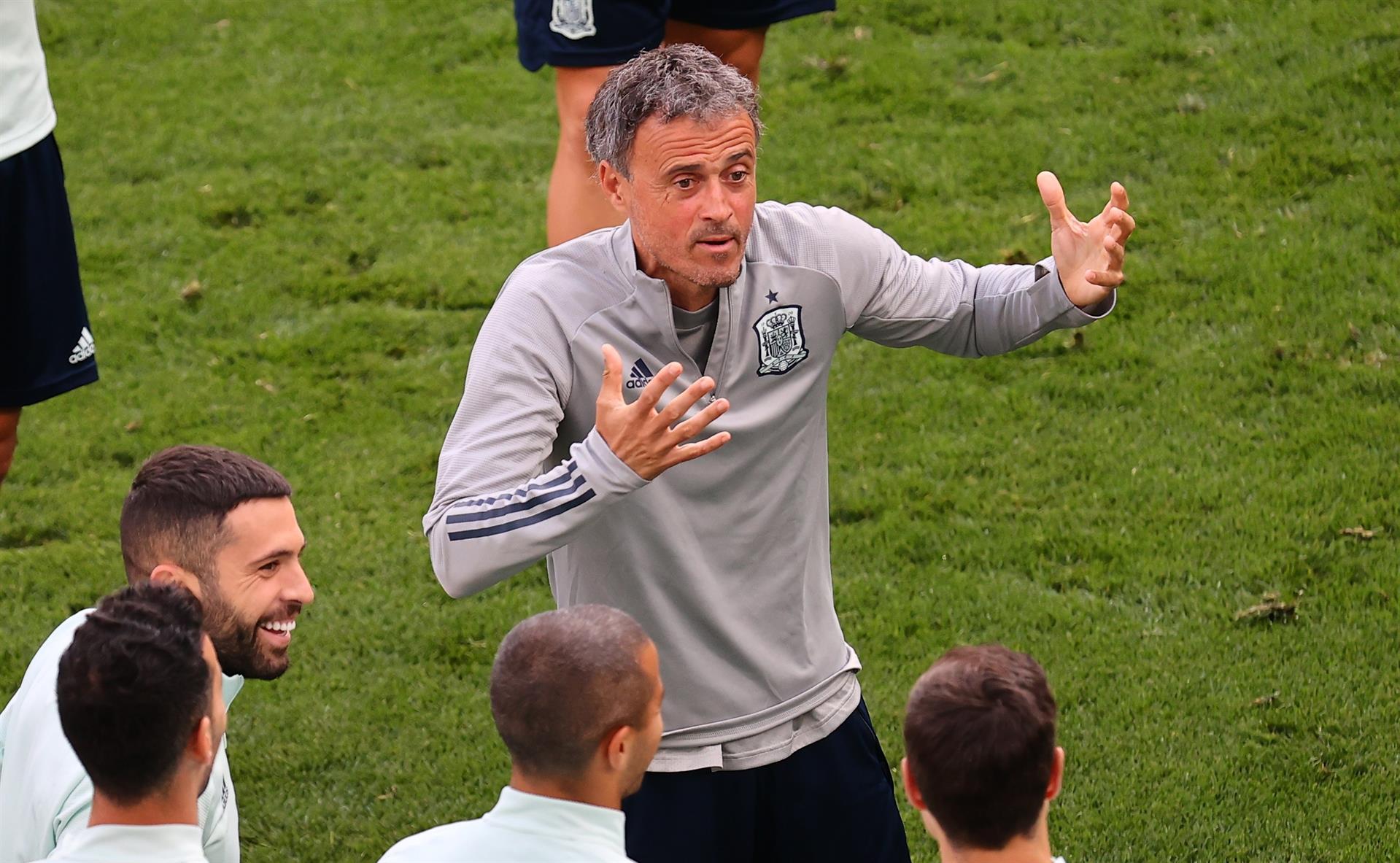 Luis Enrique sobre las amenazas a Morata: "Es un delito grave y debe ponerse en manos de la Policía" Luis Enrique sobre las amenazas a Morata: "Es un delito grave y debe ponerse en manos de la Policía"