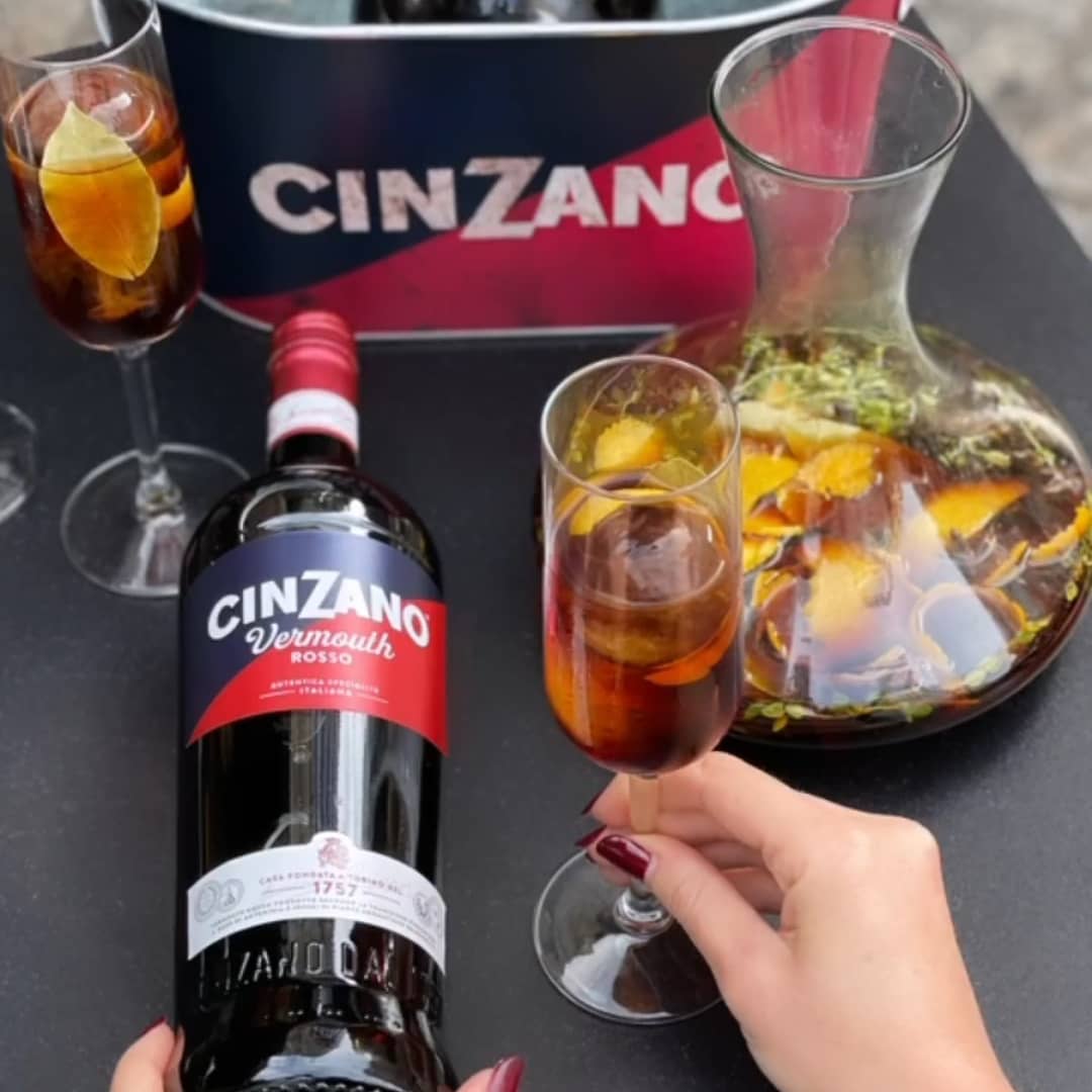 Quique Taboada, autor del mejor vermut de A Coruña: “Hay que tomarlo en frío a la hora del aperitivo" Quique Taboada, autor del mejor vermut de A Coruña: “Hay que tomarlo en frío a la hora del aperitivo"