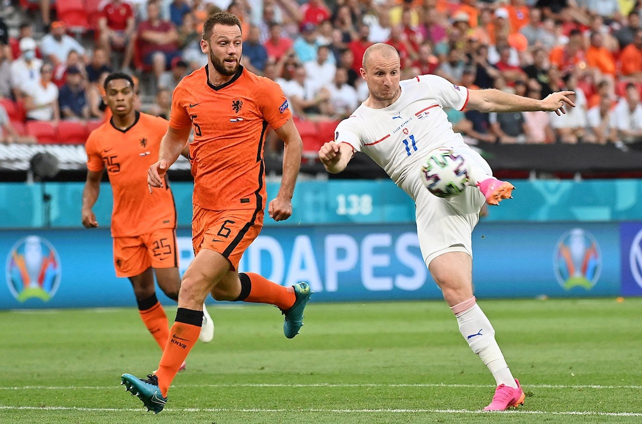 República Checa aprovecha al máximo la expulsión de De Ligt, que deja sin opciones a Holanda República Checa aprovecha al máximo la expulsión de De Ligt, que deja sin opciones a Holanda