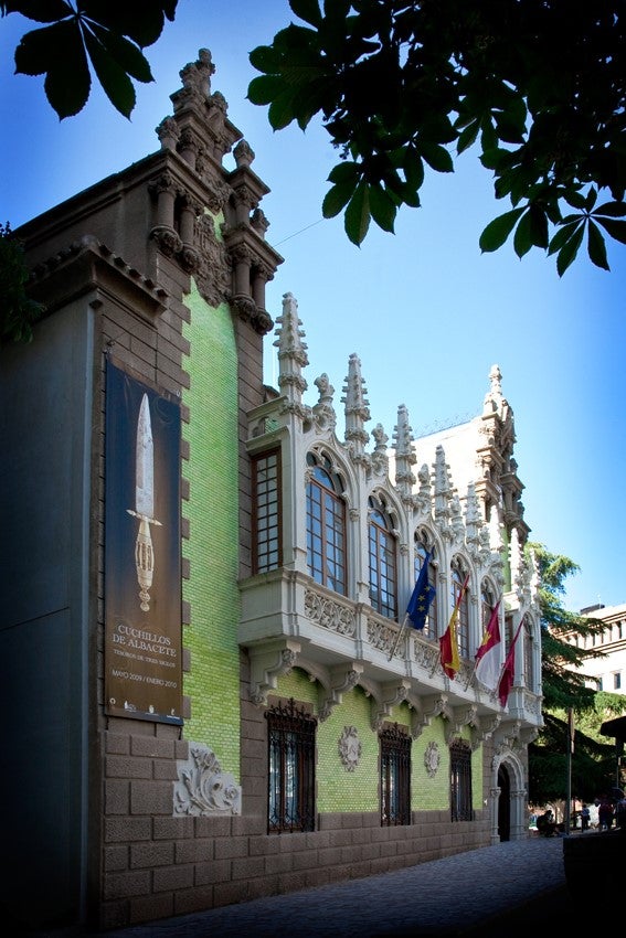 Inaugurada este domingo una nueva vitrina con 18 piezas premiadas en el Museo de la Cuchillería Inaugurada este domingo una nueva vitrina con 18 piezas premiadas en el Museo de la Cuchillería