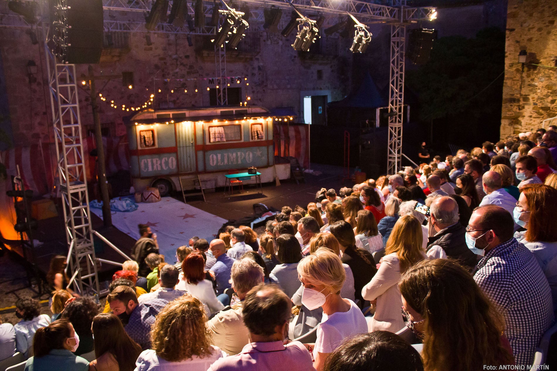 El 32º Festival de Teatro Clásico de Cáceres bajó anoche el telón con cerca de 5.000 espectadores El 32º Festival de Teatro Clásico de Cáceres bajó anoche el telón con cerca de 5.000 espectadores