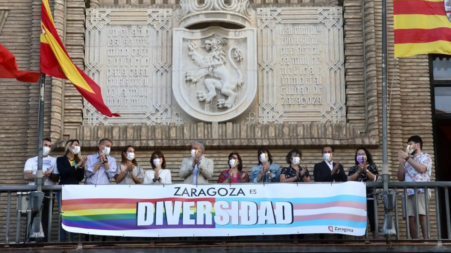 El Ayuntamiento de Zaragoza ha colgado una pancarta por el Orgullo