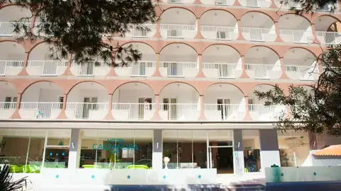 Fachada del Hotel Cassandra, en Mallorca Fachada del Hotel Cassandra, en Mallorca