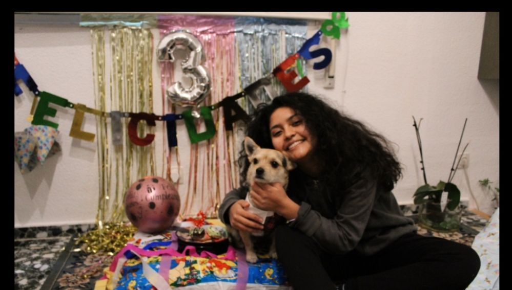 Koko y Caroline Unzueta, su dueña