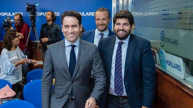 Podemos denuncia a Fernando López Miras por cohecho al mediar presuntamente en la operación quirúrgica de un familiar de Teodoro García Egea Podemos denuncia a Fernando López Miras por cohecho al mediar presuntamente en la operación quirúrgica de un familiar de Teodoro García Egea