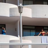 Vista de los balcones del Hotel Palma Bellver, el hotel covid donde se alojan algunos de los estudiantes que visitaron Mallorca en viaje de estudios y que han tenido contacto con positivos