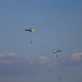 Helicópteros que participaron en la extinción del incendio Helicópteros que participaron en la extinción del incendio