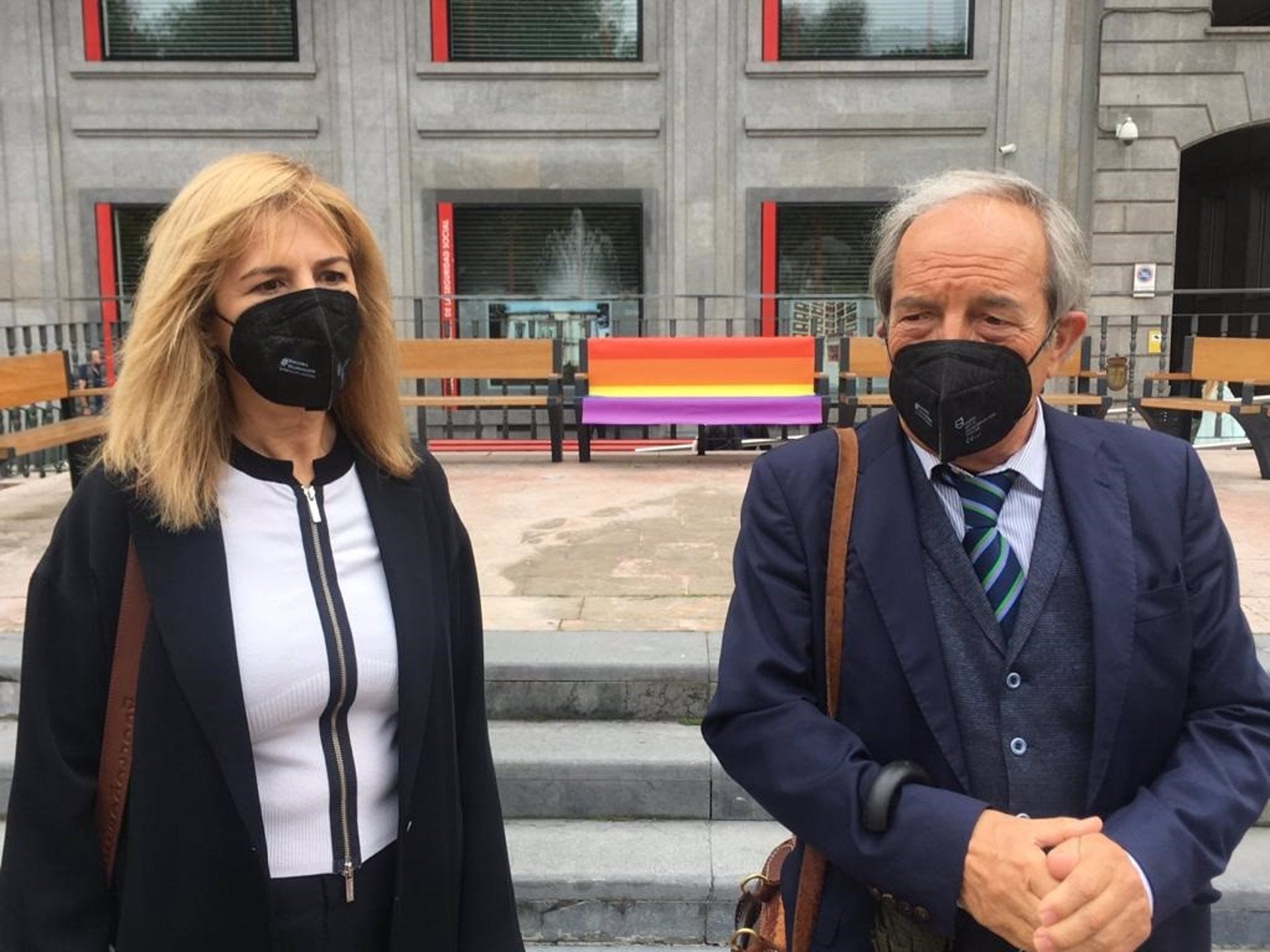 El PSOE recuerda los bancos arcoíris de La Escandalera en el 'Día del Orgullo' El PSOE recuerda los bancos arcoíris de La Escandalera en el 'Día del Orgullo'