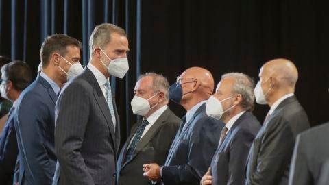 Pedro S&aacute;nchez y el rey Felipe VI, en un acto protocolario en el Mobile World Congress.