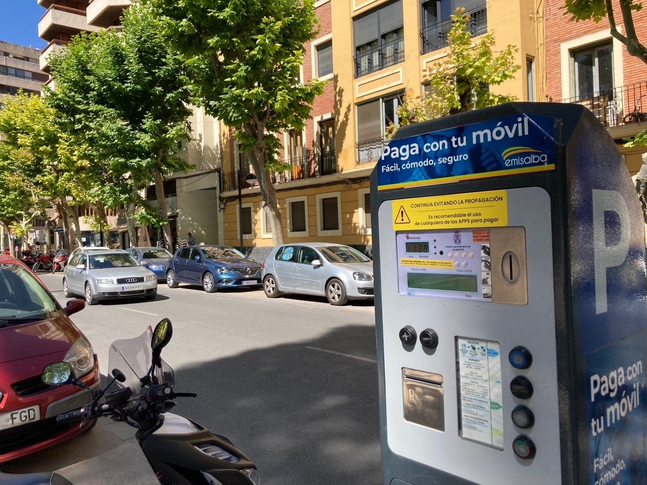 Del 1 de julio al 17 de septiembre y de 9 a 15 h: horario de verano en las zonas azul y de residentes de la capital Del 1 de julio al 17 de septiembre y de 9 a 15 h: horario de verano en las zonas azul y de residentes de la capital