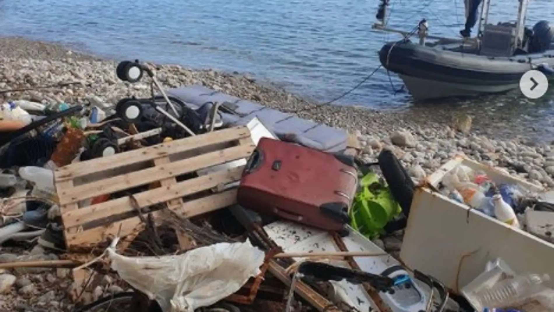 El servicio de limpieza en los puertos de Pitiusas retiran en seis meses más de 1.200 kilos de residuos