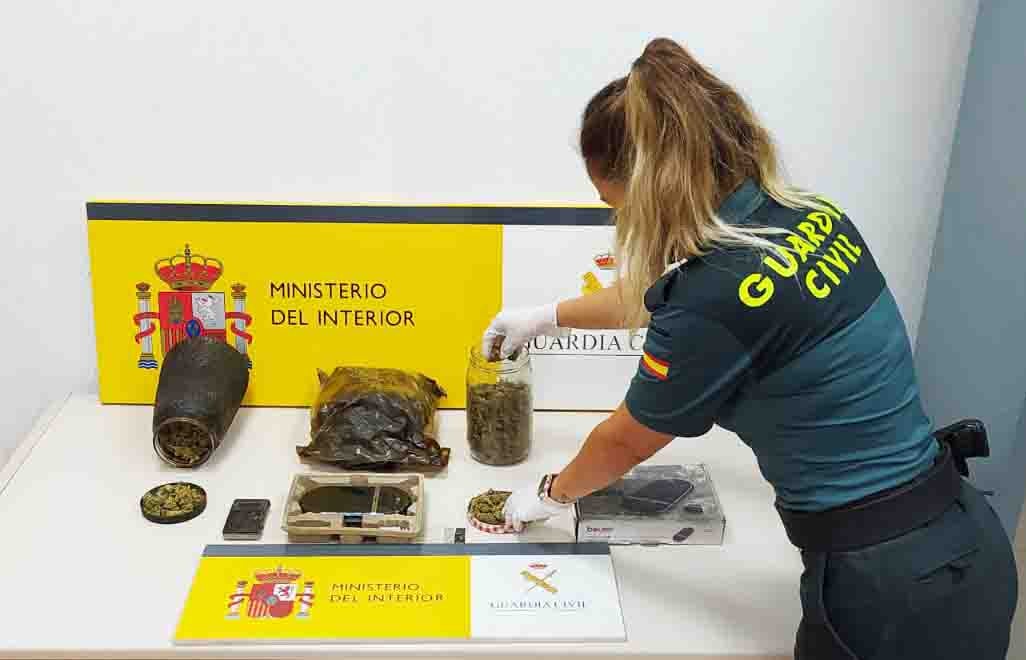 Detenido un hombre de 44 años tras hallar plantas de marihuana en una casa afectada por un incendio Detenido un hombre de 44 años tras hallar plantas de marihuana en una casa afectada por un incendio