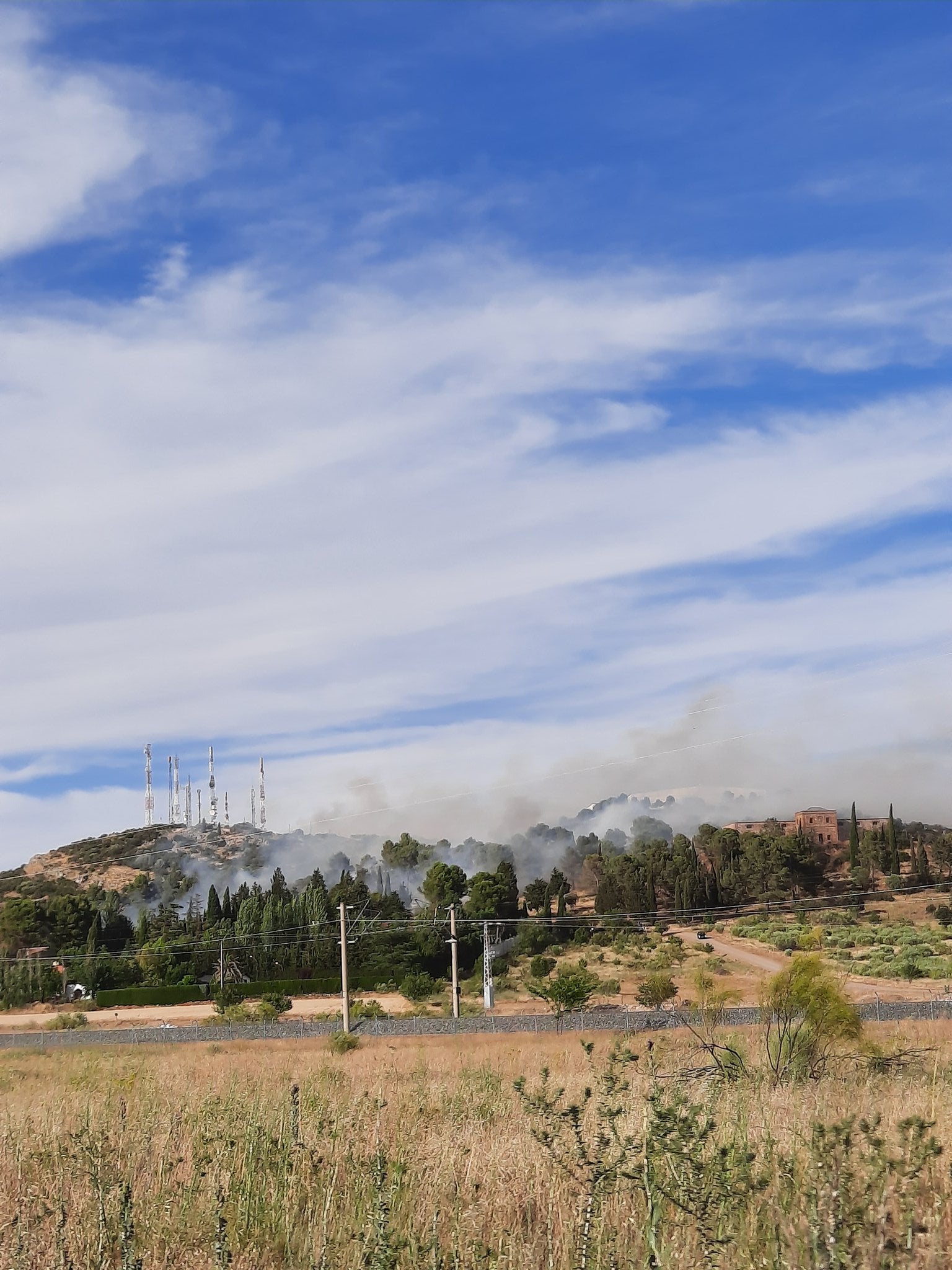 Los vecinos de La Atalaya no aguantan más: "El incendio es la gota que colma el vaso, fue una venganza de los inquilinos de la casa rural" Los vecinos de La Atalaya no aguantan más: "El incendio es la gota que colma el vaso, fue una venganza de los inquilinos de la casa rural"