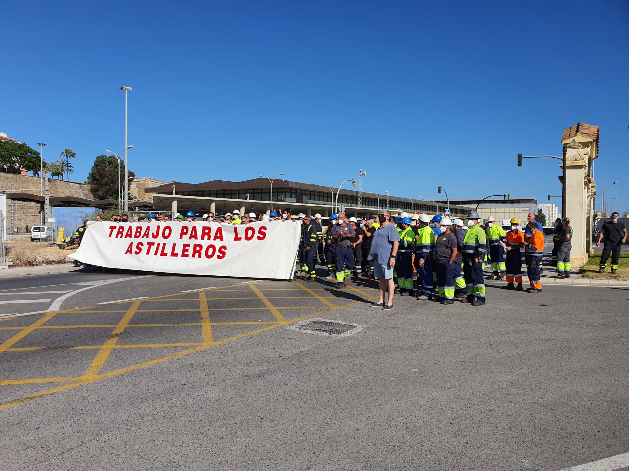 Los trabajadores de Navantia Cádiz vuelven a salir a la calle en demanda de carga de trabajo Los trabajadores de Navantia Cádiz vuelven a salir a la calle en demanda de carga de trabajo