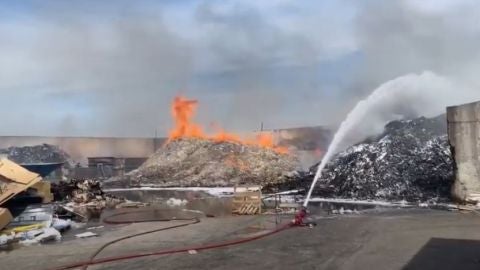 Incendio en el Pol&iacute;gono Azque de Alcal&aacute; de Henares