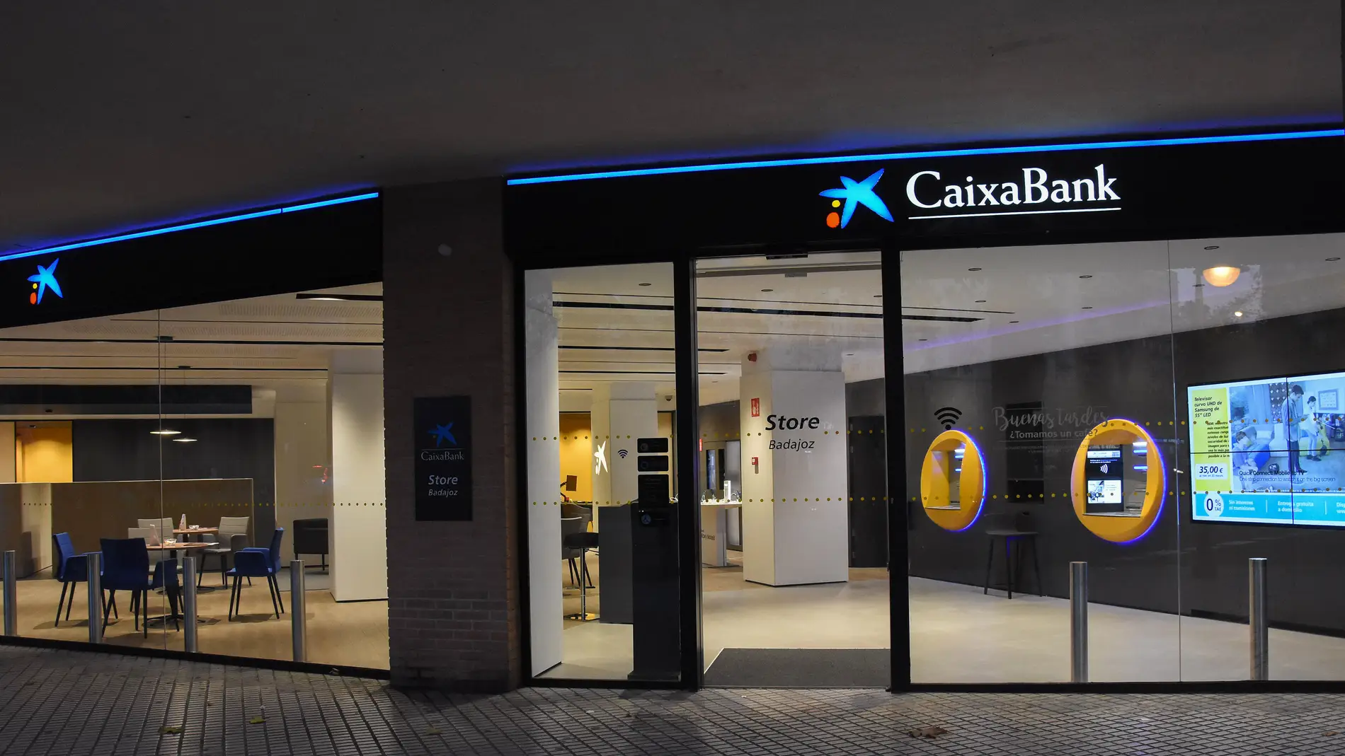Trabajadores de Caixabank protagonizan una nueva jornada de huelga y se concentran en Badajoz en rechazo al ERE