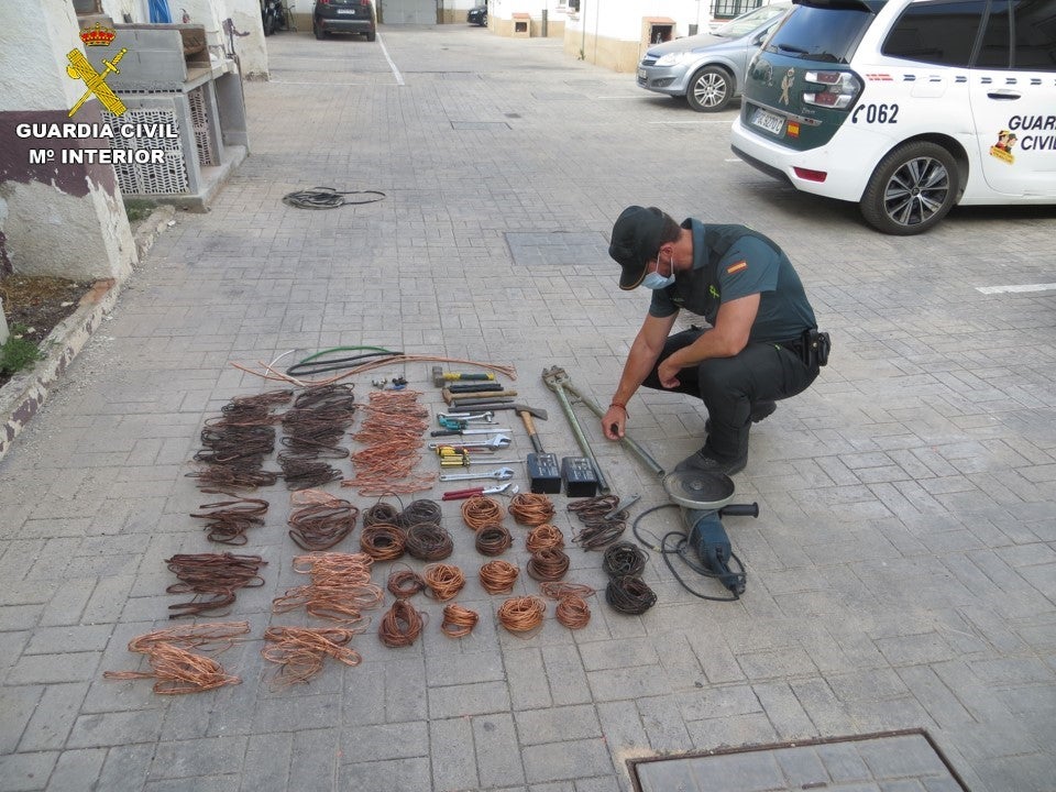 La Guardia Civil detiene en La Vila Joiosa al sospechoso de robar 30 Kg. de cobre La Guardia Civil detiene en La Vila Joiosa al sospechoso de robar 30 Kg. de cobre