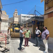 Obras de remodelación y pavimentación de aceras en las calles de Santiago y Capuchinos Obras de remodelación y pavimentación de aceras en las calles de Santiago y Capuchinos