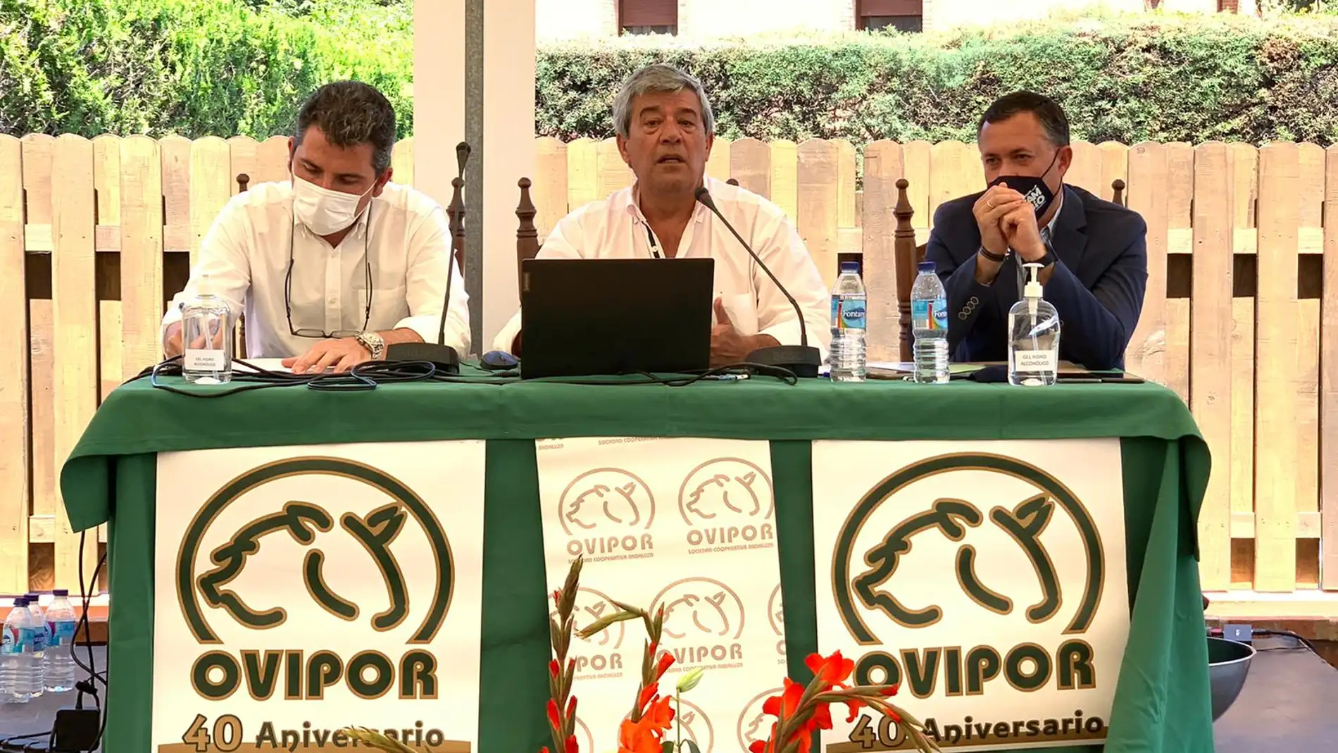 De izquierda a derecha: Álvaro Burgos, Delegado de Agricultura; Agustín González, Pte de Ovipor; y José Enrique Borrallo, Delegado de Desarrollo Rural