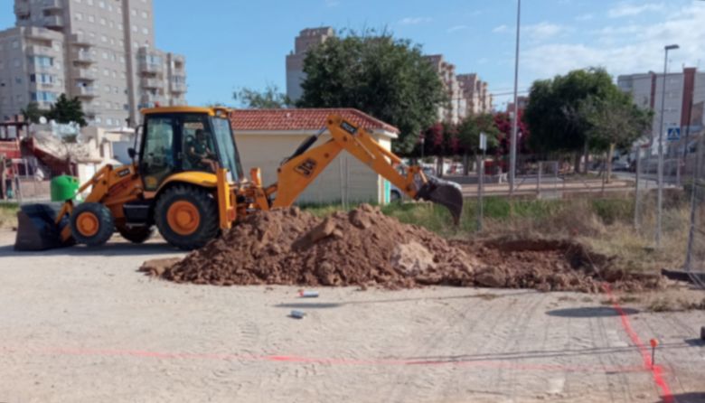 El parque, que cuenta con una superficie de unos 2.000 metros cuadrados, consta de dos zonas El parque, que cuenta con una superficie de unos 2.000 metros cuadrados, consta de dos zonas