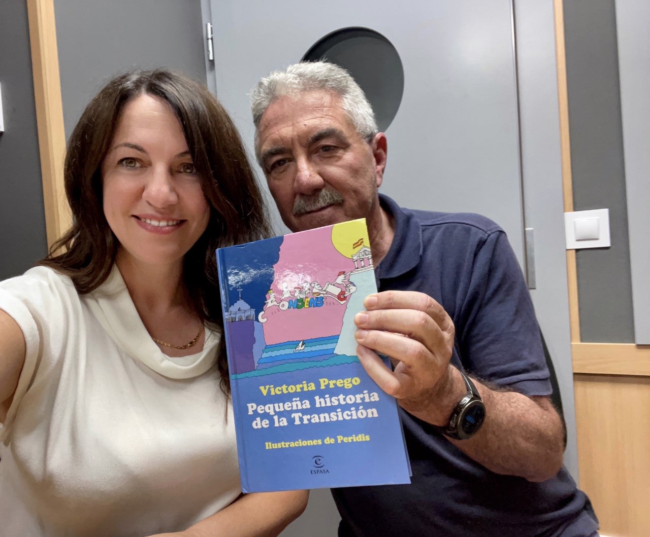 Victoria Prego regresa a la actualidad literaria con 'Pequeña historia de la transición' Victoria Prego regresa a la actualidad literaria con 'Pequeña historia de la transición'