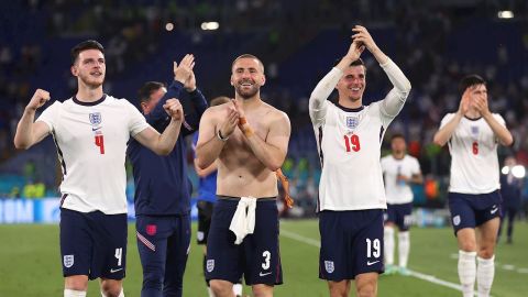 Los jugadores de Inglaterra celebran su pase a semifinales tras derrotar a Ucrania en los cuartos de final de la Eurocopa