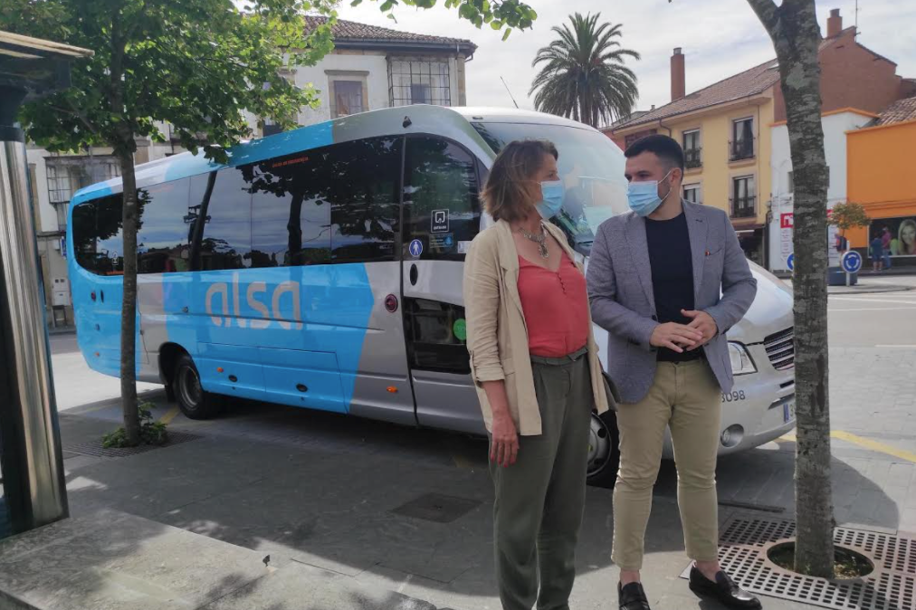 Medio Rural presenta en Colunga el refuerzo del transporte a varias playas de Asturias Medio Rural presenta en Colunga el refuerzo del transporte a varias playas de Asturias
