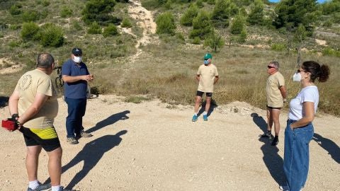 Voluntarios en la sierra de Crevillent.