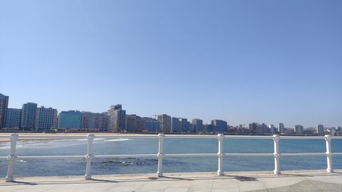 Playa de San Lorenzo (Gij&oacute;n)