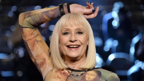 Raffaella Carra en una actuaci&oacute;n durante la segunda edici&oacute;n del show 'La voz de Italia', en Mil&aacute;n