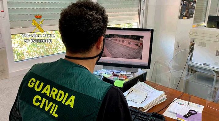 Detenido en Málaga un depredador sexual por abusar de 26 menores con los que contactó en plataformas de videojuegos Detenido en Málaga un depredador sexual por abusar de 26 menores con los que contactó en plataformas de videojuegos