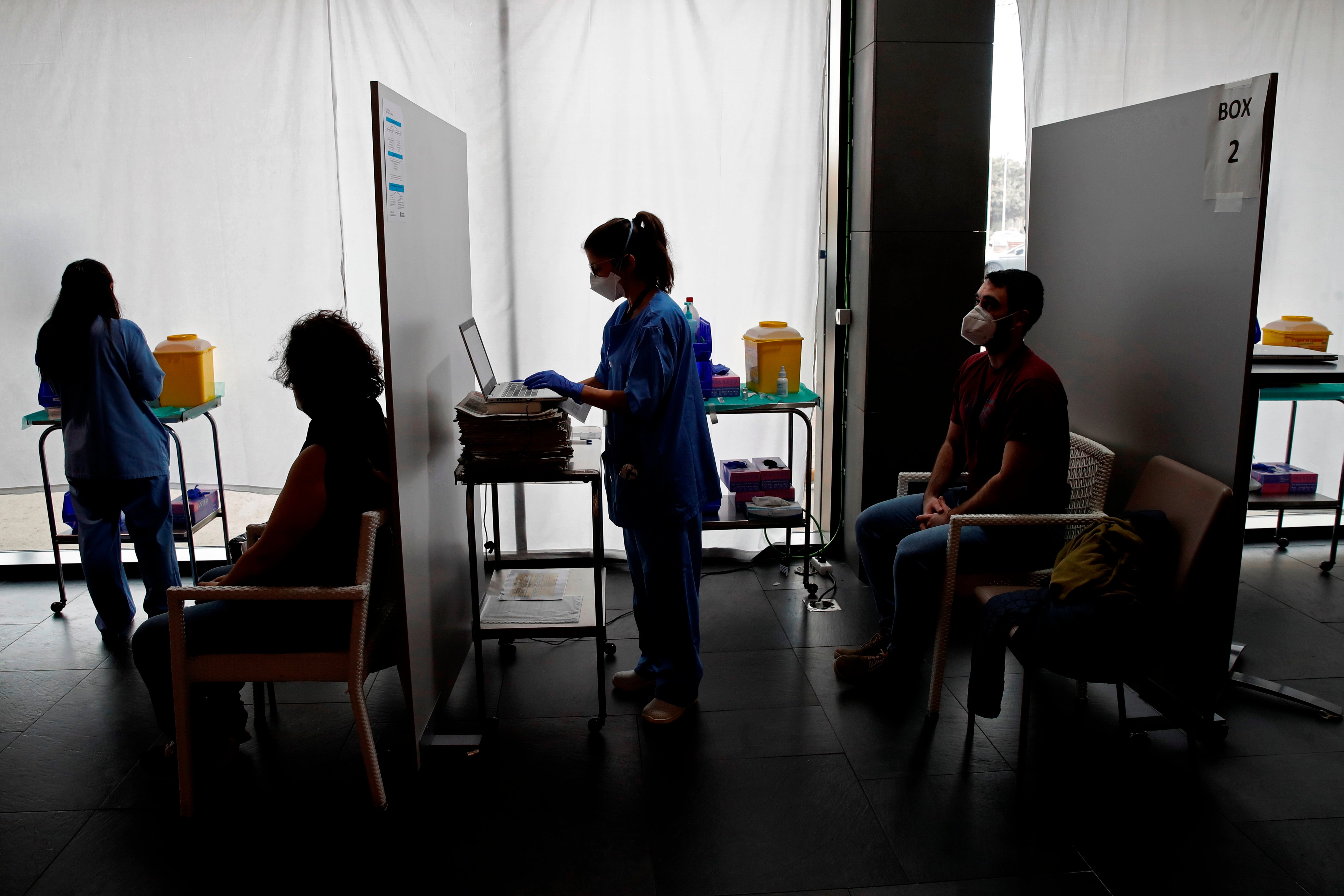 Los contagios se disparan en varias comunidades tras el puente de diciembre Los contagios se disparan en varias comunidades tras el puente de diciembre