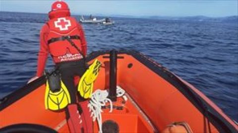 Labores de b&uacute;squeda de buzos de la Cruz Roja