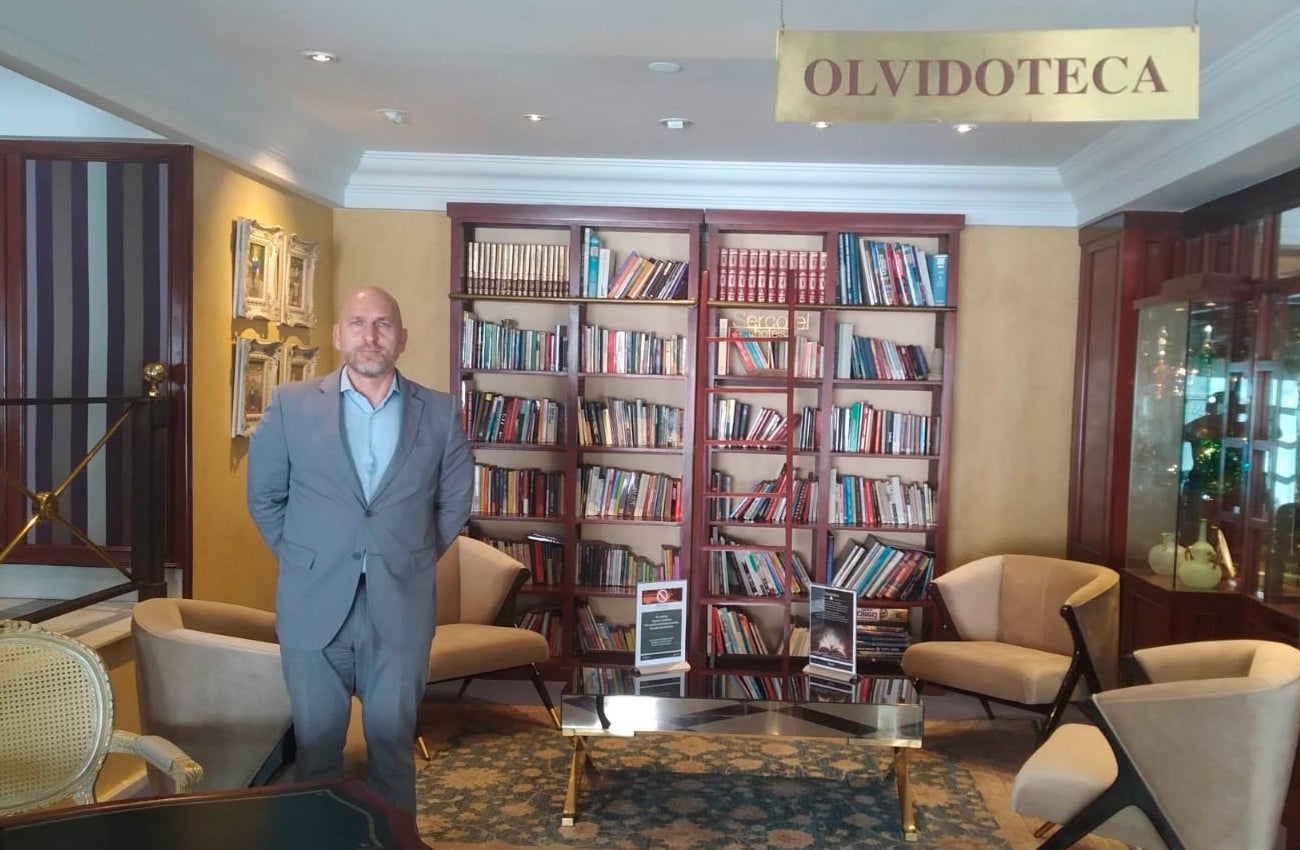 La 'Olvidoteca', la biblioteca que rescata los libros que se han olvidado los clientes en los hoteles La 'Olvidoteca', la biblioteca que rescata los libros que se han olvidado los clientes en los hoteles