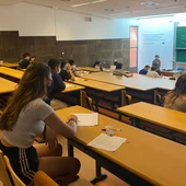 Imagen de archivo de alumnos realizando los exámenes de las PAU. Imagen de archivo de alumnos realizando los exámenes de las PAU.