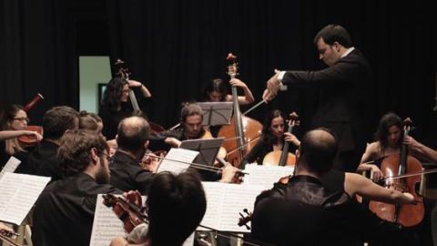 Carlos Oca&ntilde;a, director de orquesta alcala&iacute;no, tercer premio en la Lake Como International Conducting Competition
