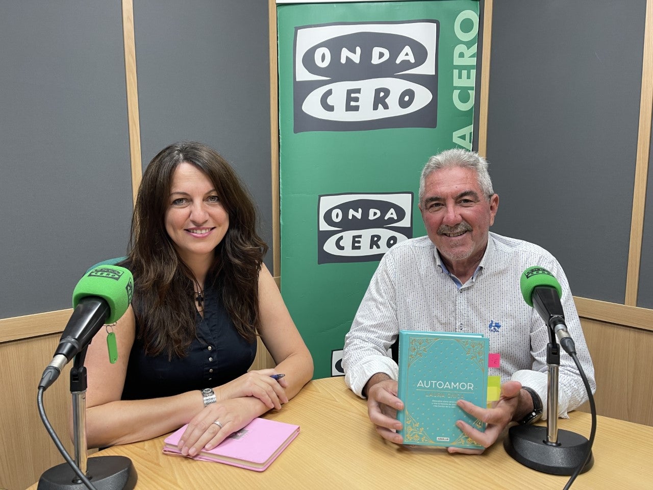 La escritora Laura Chica, presenta en Más de uno Alicante: 'Autoamor' libro de claves y herramientas para aprender a quererte y perdonarte La escritora Laura Chica, presenta en Más de uno Alicante: 'Autoamor' libro de claves y herramientas para aprender a quererte y perdonarte