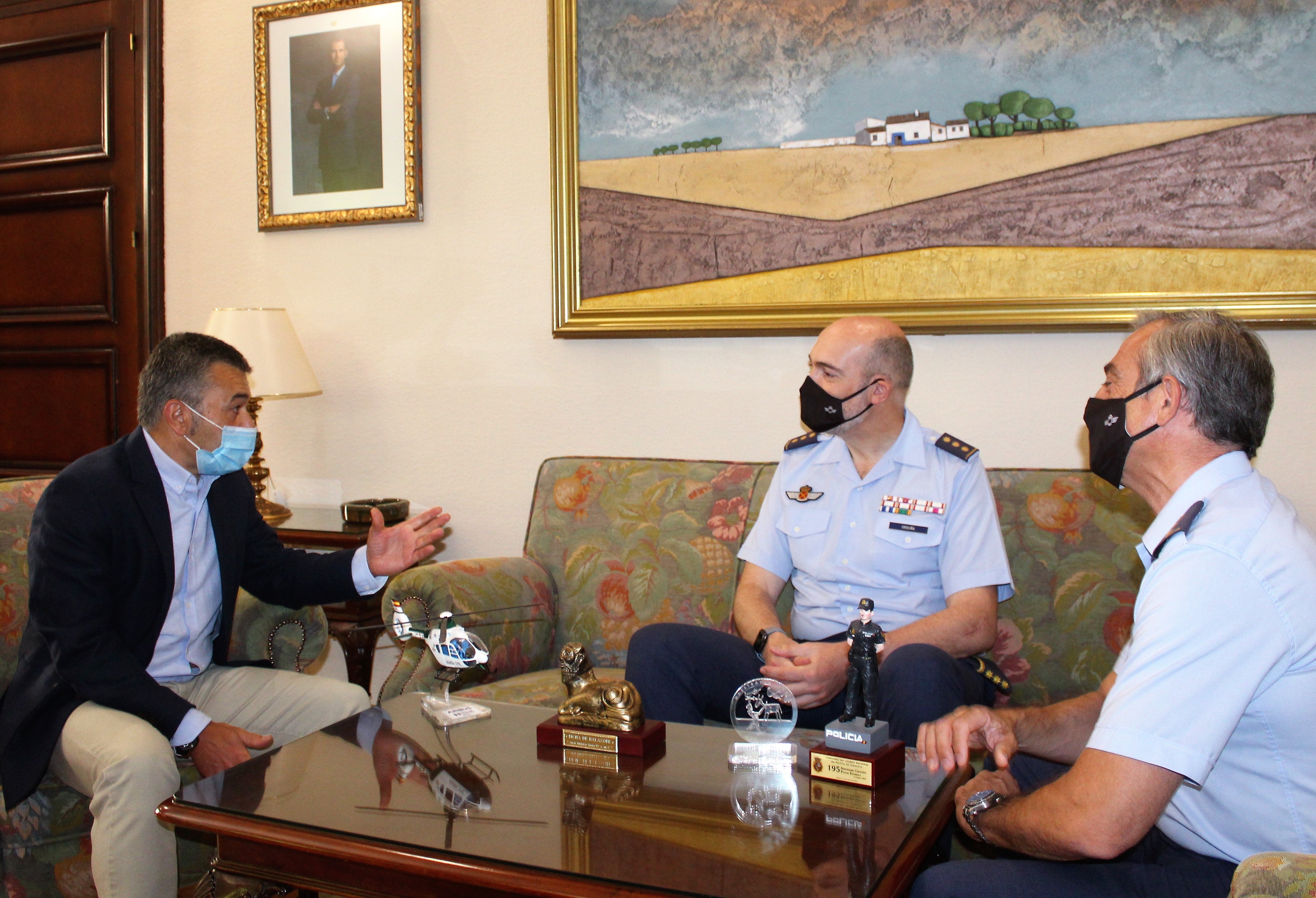 El subdelegado del Gobierno recibe al nuevo coronel de la Base Aérea El subdelegado del Gobierno recibe al nuevo coronel de la Base Aérea