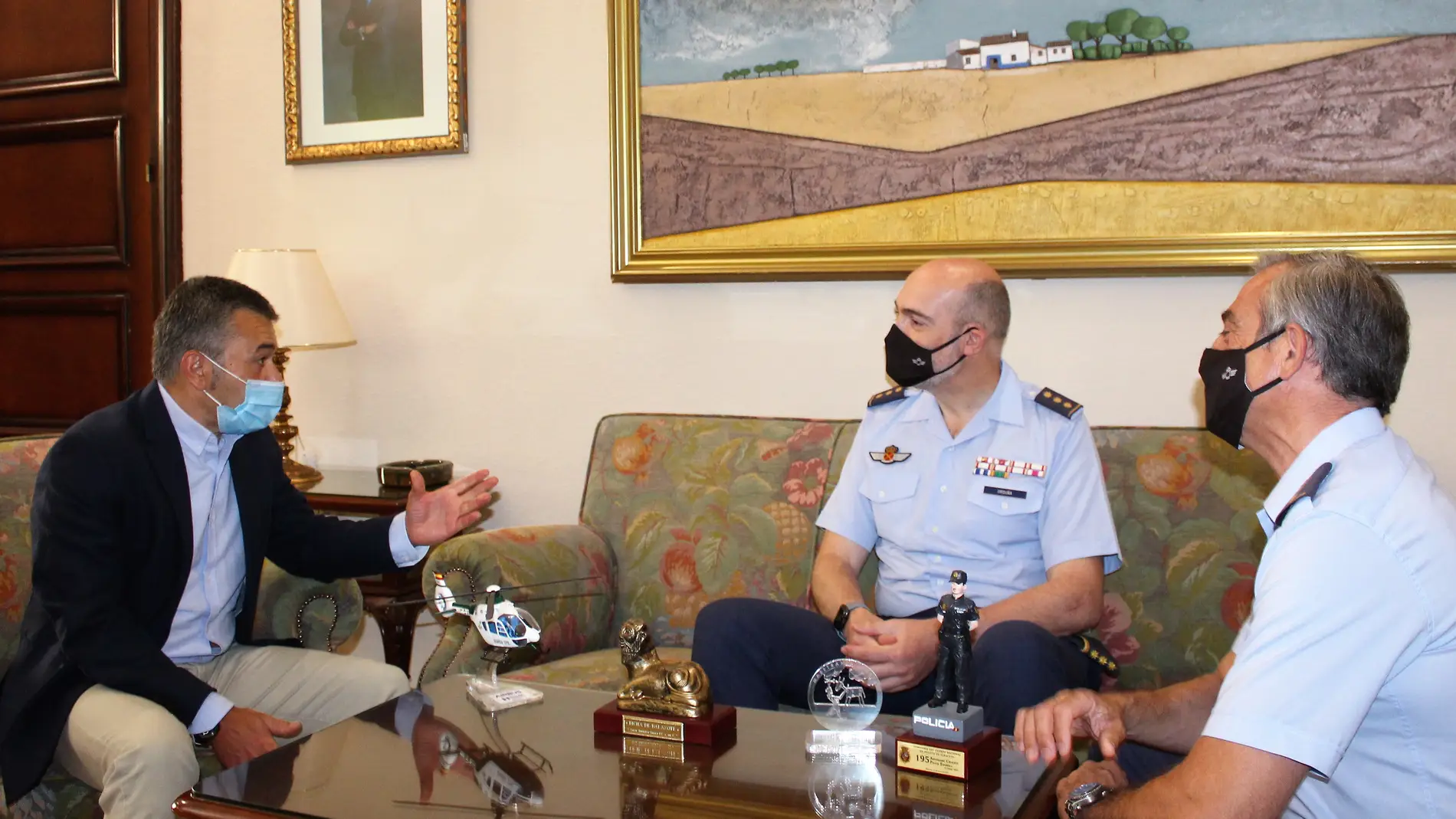El subdelegado del Gobierno, Miguel Juan Espinosa y el nuevo coronel de la Base Aérea, Miguel Orduña Rodríguez