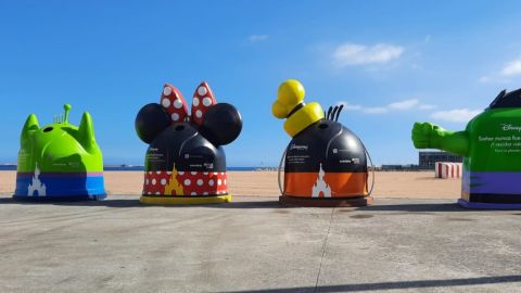 Contenedores de Disney fomentan el reciclaje de vidrio en Gij&oacute;n